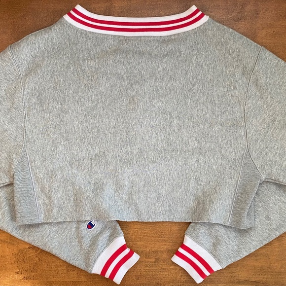 Champion V-neck Reverse Weave Grey Cropped Sweatshirt - Picture 3 of 6